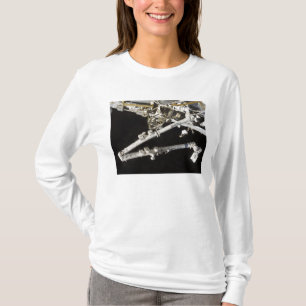 Die Kanadisch-erbaute Raumstation T-Shirt
