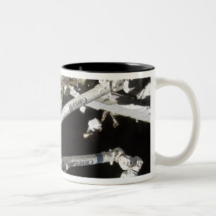 Die Kanadisch-erbaute Raumstation Zweifarbige Tasse