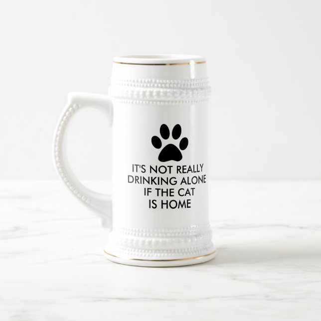 Die Katze nicht allein ist zu trinken Bierglas (Links)