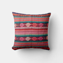 Die Kilim-Kissen sorgen für eine helle Dekoration