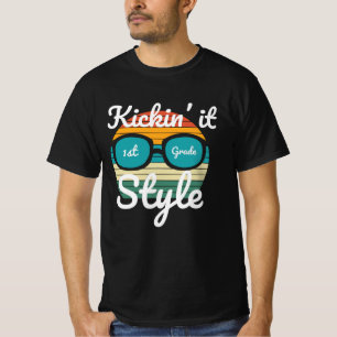 Die Kinder der ersten Klasse auf die Schulkinder z T-Shirt