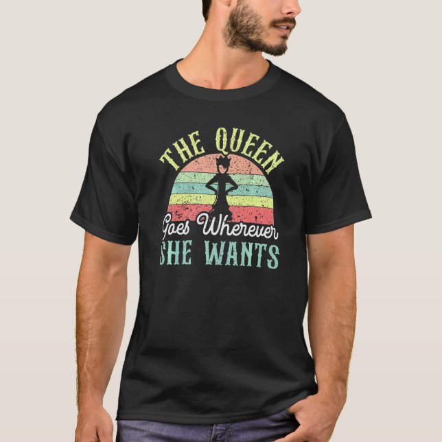 Die Königin geht, wo immer sie das Brettspiel Scha T-Shirt (Vorderseite)