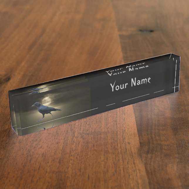 Die Krähe geht durch Mondschein Namensplakette (Seite)