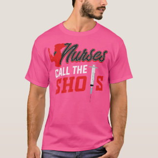 Die Krankenschwestern nennen den Doktor der parame T-Shirt