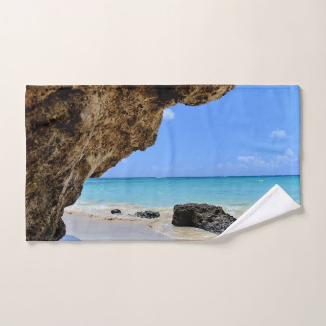 Die Küste des tropischen Strandes mit dem großen F Handtuch (Handtuch)
