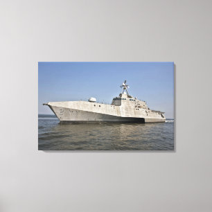 Die Küstenkampfschiff Unabhängigkeit laufend Leinwanddruck