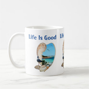Die Lage in einer Muschel am Strand, Kaffeetasse