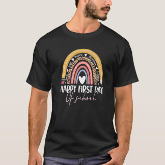Die Lehrer feiern den ersten Tag der Schule bis zu T-Shirt