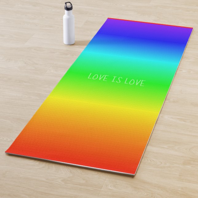 Die Liebe der radienten Regenbogenfarben ist Liebe Yogamatte (Beispiel)