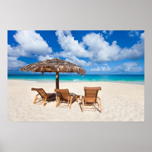 Die Liegestühle am Strand Poster (Vorne)