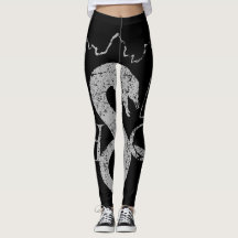 Die loch-Gruppe-Leggings im Schwarzen