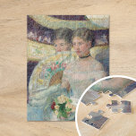 Die Loge | Mary Cassatt<br><div class="desc">The Loge (1882) von der amerikanischen Impressionistin Mary Cassatt. Originelles Kunstwerk ist ein Ölgemälde auf der Leinwand,  das zwei elegante junge Frauen im Theater darstellt. Verwenden Sie die Entwurfstools,  um einen benutzerdefinierten Text hinzuzufügen oder das Bild zu personalisieren.</div>