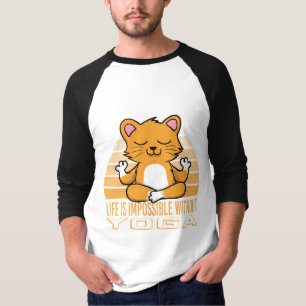 Die lustige niedliche Katze, die Yoga macht. T-Shirt