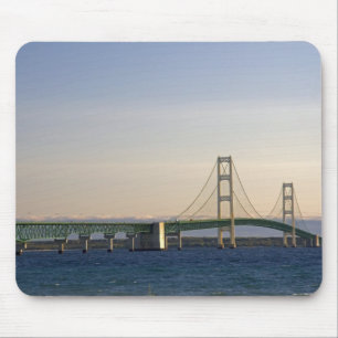 Die Mackinac Bridge überspannt die Straße von 3 Mousepad