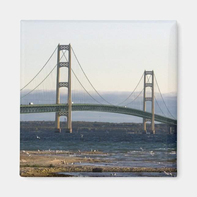 Die Mackinac-Brücke, die über die Straße von 4 Magnet (Vorne)