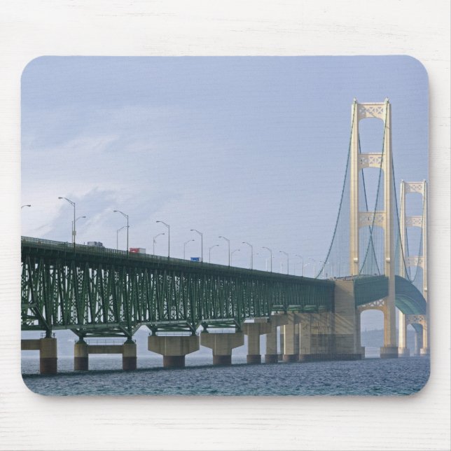 Die Mackinac-Brücke über die Straße 2 Mousepad (Vorne)