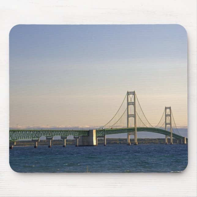 Die Mackinac-Brücke über die Straße 3 Mousepad (Vorne)