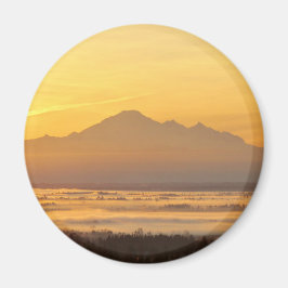 Die Magie des Gebirges am Morgen. Magnet