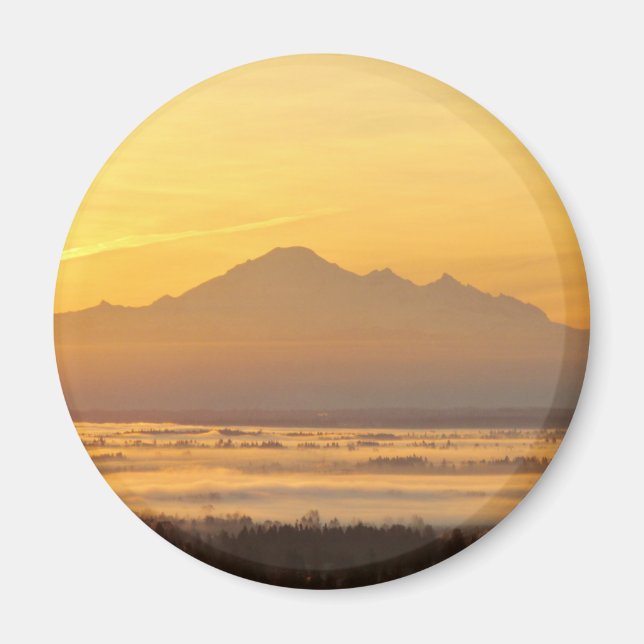 Die Magie des Gebirges am Morgen. Magnet (Vorne)