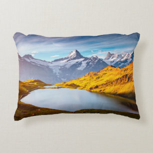 Die majestätischen Gipfel von Schreckhorn und Wett Dekokissen