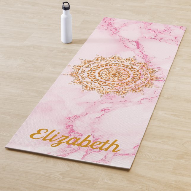 Die Mandala aus goldgelbem Marmor ist elegant und  Yogamatte (Beispiel)