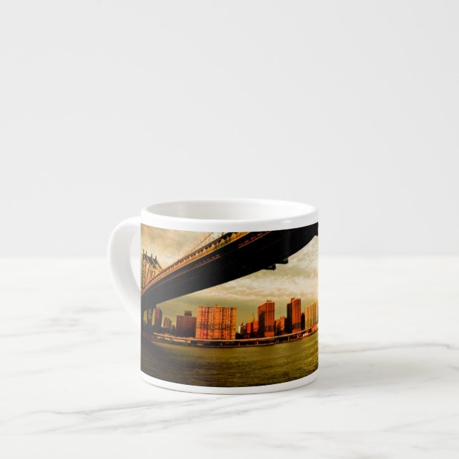 Die Manhattan-Brückenansicht von Brooklyn-Seite Espressotasse (Vorderseite Links)