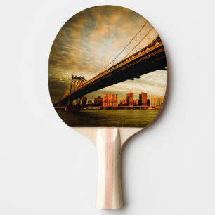 Die Manhattan-Brückenansicht von Brooklyn-Seite Tischtennis Schläger