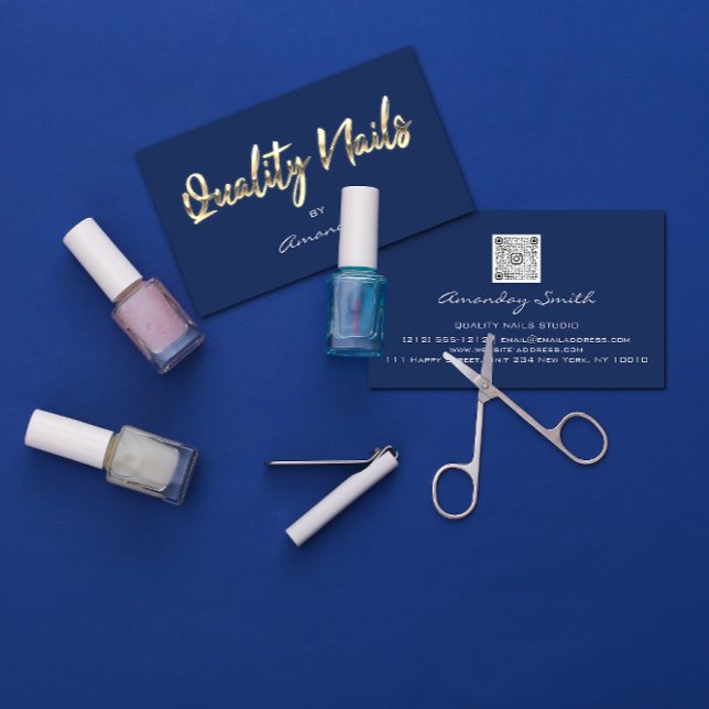 Die Marke Ihres Nail Salons mit Qualitätsnagel-Scr Visitenkarte (Quality Nails Script QR Code Logo Blue Navy Gold Business Card)