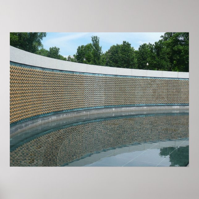 Die Mauer zur Erinnerung an den Zweiten Weltkrieg  Poster (Vorne)
