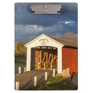 Die Medora Covered Bridge, erbaut 1875 Klemmbrett