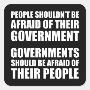 Die Menschen sollten sich vor ihrer Regierung nich Quadratischer Aufkleber