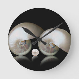 Die Mutter von Pearl Runde Wanduhr