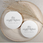 Die Nacht vor dem eleganten Hochzeitsessen der Pro Runder Pappuntersetzer<br><div class="desc">Einfache und elegante runde Untersetzer für Ihr Probe-Dinner,  mit "the night before" in klassischem Schwarz-Script. Ein zeitloses Design,  das Ihnen eine personalisierte Touch verleiht.</div>
