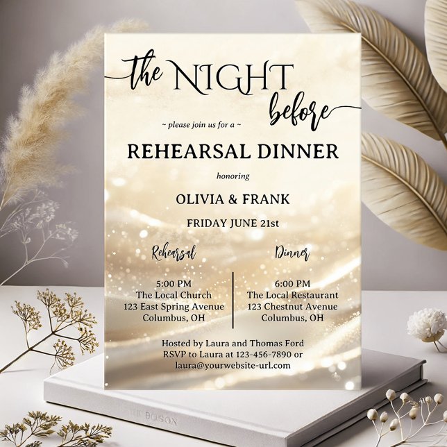 Die Nacht vor dem Gold Sparkling Probe Dinner Einladung (Modern boho chic rehearsal dinner invitation showing a festive design with script and gold sparkles)