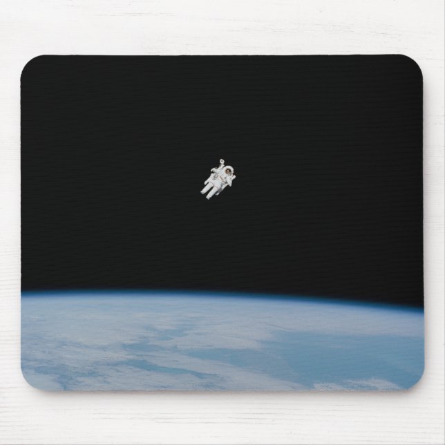 Die NASA-AstronautSpacewalking über Erde Mousepad (Vorne)