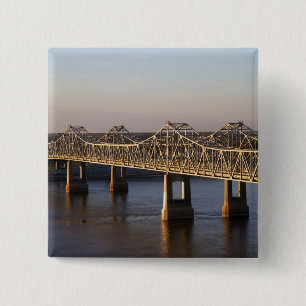 Die Natchez-Vidalia-Brücken überspannen den Button