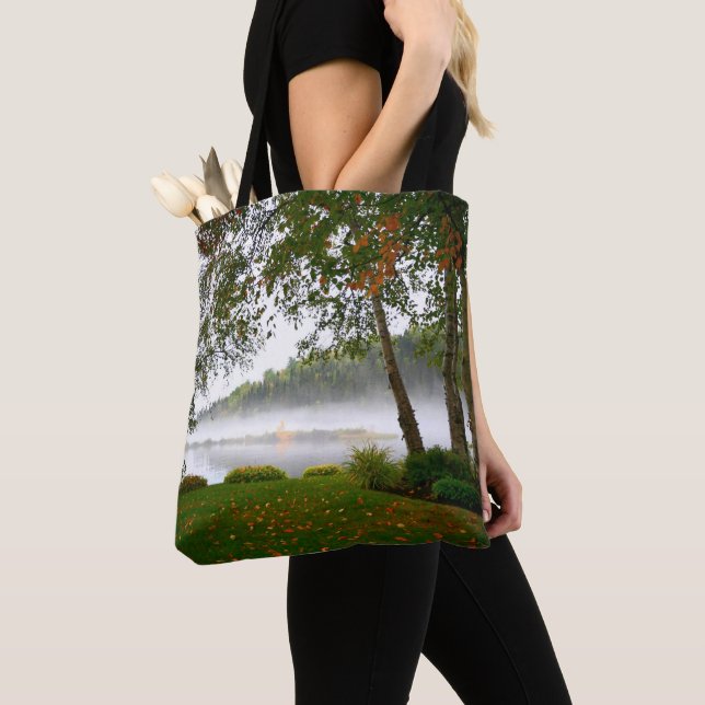 Die Natur am See Tasche (Von Nahem)
