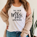 Die neue Frau Personalisiert Bride Tank Top<br><div class="desc">Nach der Hochzeit, zeigen Sie Ihren neuen Nachnamen in unserem super niedlichen Typografie-Tank! Personalisiertes Brautdesign zeichnet "die neue Frau aus. [Nachname]" in der modernen schwarzen Typografie. Verwenden Sie das Feld, um Ihren neuen Nachnamen zu personalisieren. Design kann angepasst werden, um zu lesen "die Zukunft Frau. [Nachname]" für Bräute auch sein!...</div>