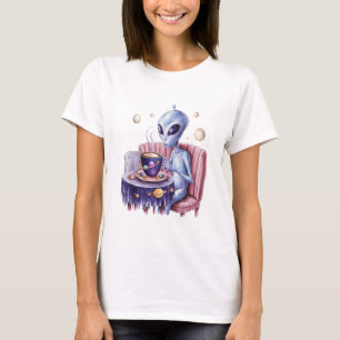 Die niedliche Alien für Kaffeeliebhaber T-Shirt