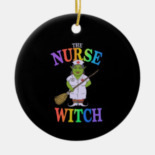 Die Nurse Hexe hat eine unheimlich schöne Hallowee Keramik Ornament