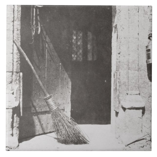 Die offene Tür, im März 1843 (b/w Foto) Fliese (Vorderseite)