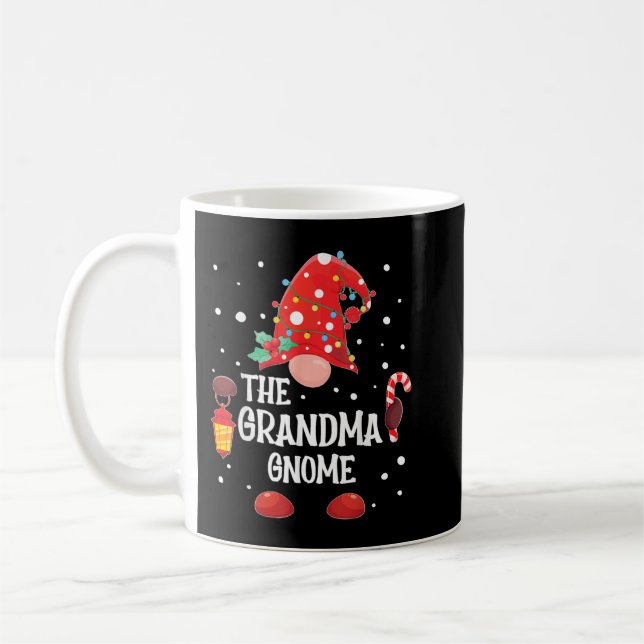 Die Oma Gnome, die sich dem Weihnachtsgnome der Fa Kaffeetasse (Links)