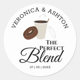 Die perfekte Mischung Kaffee und Donut   Hochzeit Runder Aufkleber