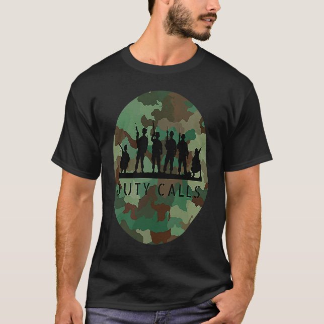 Die Pflicht ruft Coole Camouflage Soldier Figurine T-Shirt (Vorderseite)