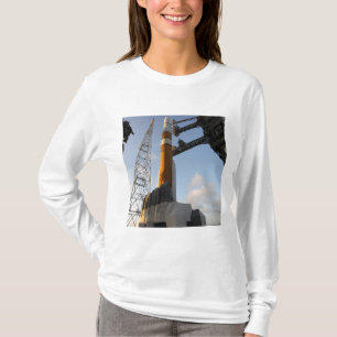Die Rakete des Dreiecks IV T-Shirt