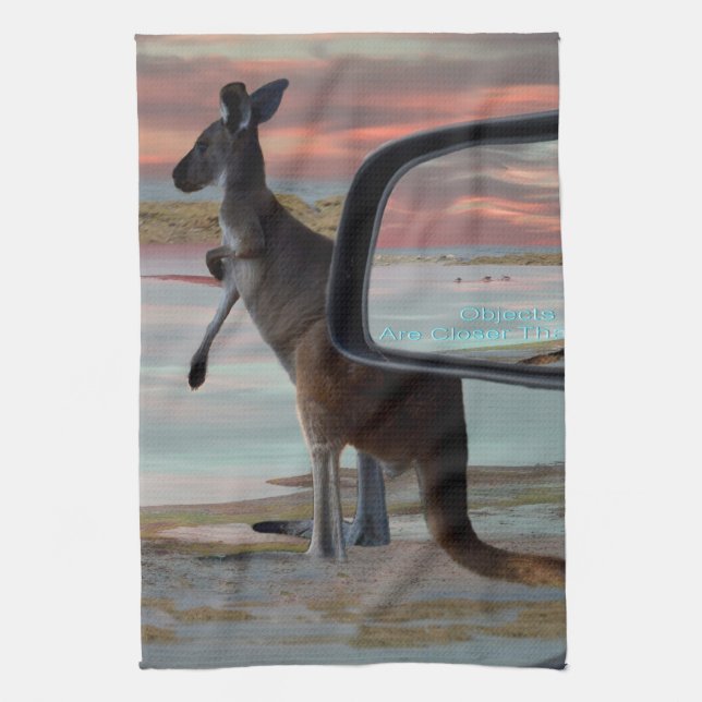 "Die Reflektionen der Wildnis: Ein Kangaroo am Str Geschirrtuch (Vertikal)