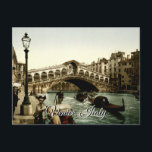 Die Rialto-Brücke Venedig Italien Grand Canal Postkarte<br><div class="desc">Die Rialto Brücke Venedig Italien Grand Canal Postcard, Rialto Brücke Venedig, Italien Postcard. Gondeln am Nachbarschaftskanal. Erstellt aus unserer Vintage Travel Fotografy Collection, um sich und anderen einen Blick auf die berühmten landschaftlichen Städte und phantastischen weltweiten Destinationen aus dem 19. und frühen 20. Jahrhundert zu geben. Karo unsere anderen Sammlungen...</div>