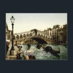 Die Rialto-Brücke Venedig Italien Grand Canal Postkarte<br><div class="desc">Die Rialto Brücke Venedig Italien Grand Canal Postcard, Rialto Brücke Venedig, Italien Postcard. Gondeln am Nachbarschaftskanal. Erstellt aus unserer Vintage Travel Fotografy Collection, um sich und anderen einen Blick auf die berühmten landschaftlichen Städte und phantastischen weltweiten Destinationen aus dem 19. und frühen 20. Jahrhundert zu geben. Karo unsere anderen Sammlungen...</div>
