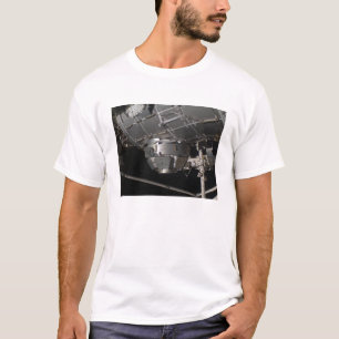 Die Ruhe n der internationalen Weltraumstation T-Shirt