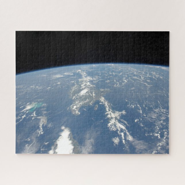 Die Sahara-Staubwolke fliegt nach Westen in den At (Horizontal)